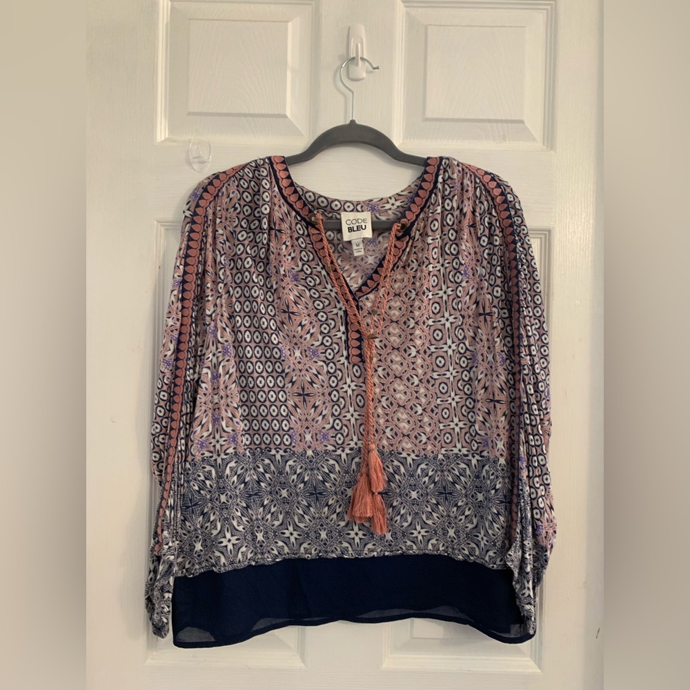 Code Bleu Boho Women's Blouse - Pink and Blue Pattern. Size medium $10